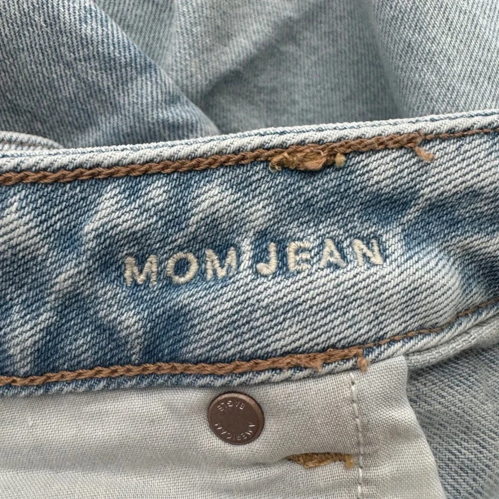 American Eagle Mom Jean Light Wash High Rise Tapered Denim Pants Womens 18 Long